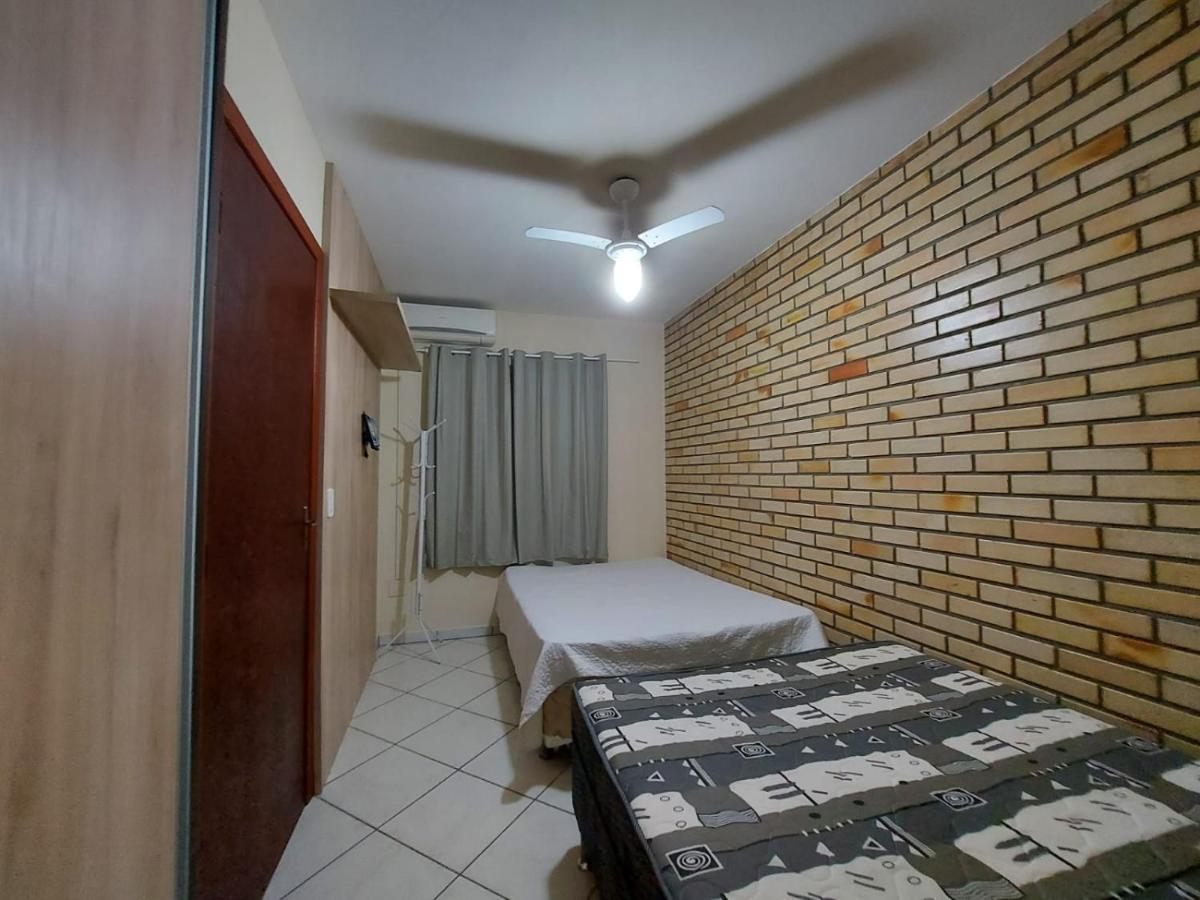 Apartamento 12 - Bombinhas - 200 Metros Da Praia Buitenkant foto