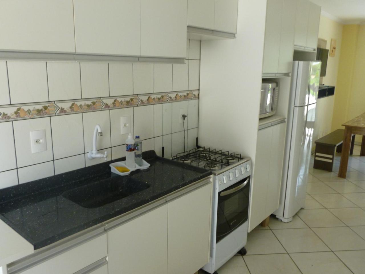 Apartamento 12 - Bombinhas - 200 Metros Da Praia Buitenkant foto